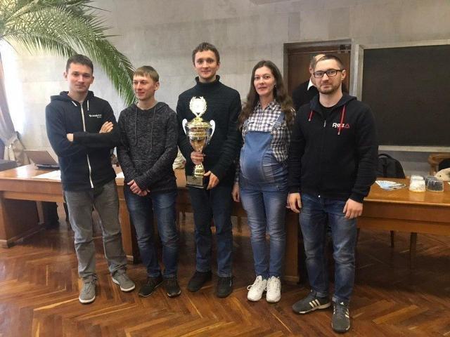 На фото чемпіонів (з ліва на право): КМСУ Михайло Качановський, МСУ Юрій Михалюк, МСУМК Артем Качановський, Елена Качановська, МСУ Костянтин Лопатюк. Фото з rv.gov.ua/sitenew