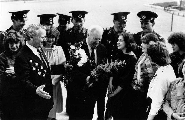 1988 рік. Під час зустрічі з членами героїко-патріотичного клубу "Батьківщина"