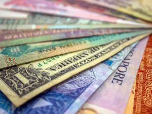 Долар подешевшав