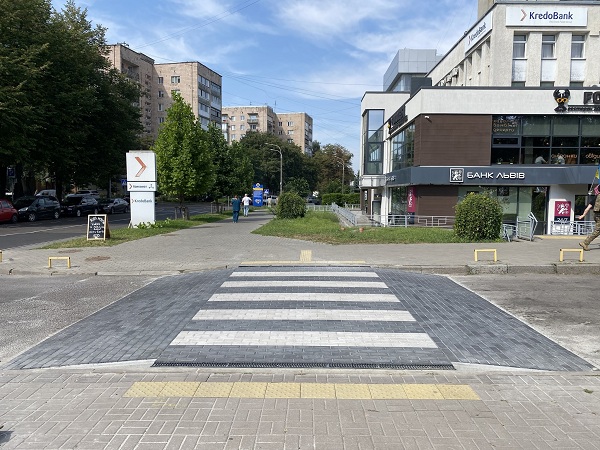 безбар’єрні пішохідні переходи