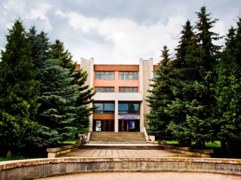 обласна бібліотека
