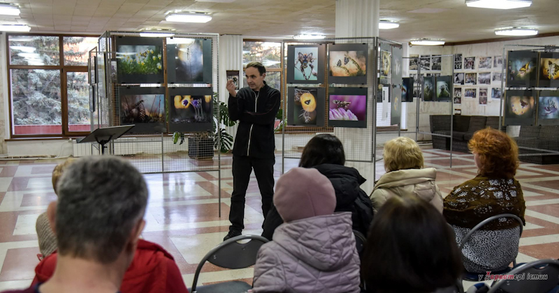 «У лабіринтах макросвіту»