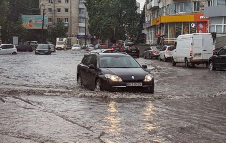 затопило рівне