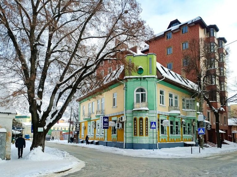 перехрестя вулиць 16 Липня та Драгоманова