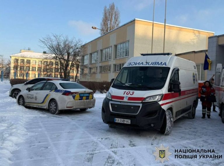 з ножем напав на вчительку