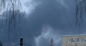 зазнала повітряної атаки, пошкоджено багатоквартирний будинок