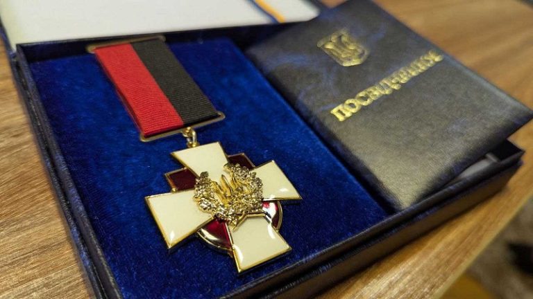 Нагорода Рівнеоблради: кому присвоїли «Хрест Клима Савура»