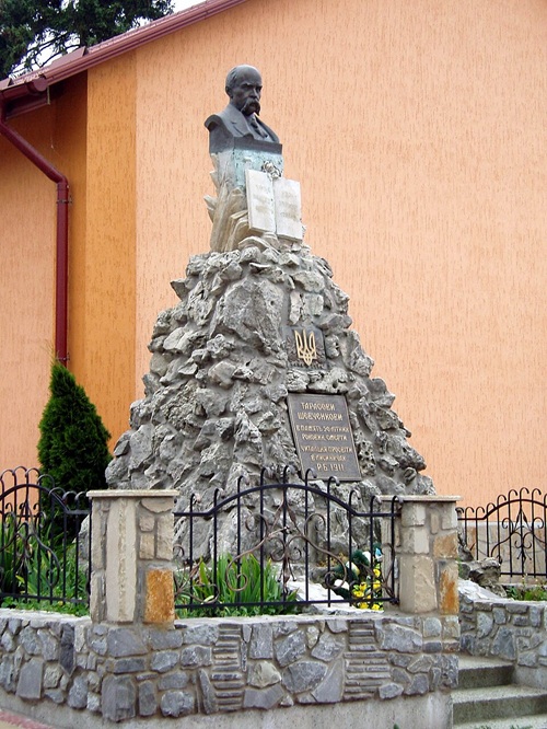 скільки пам’ятників Шевченку