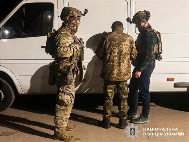 висмикнув чеку