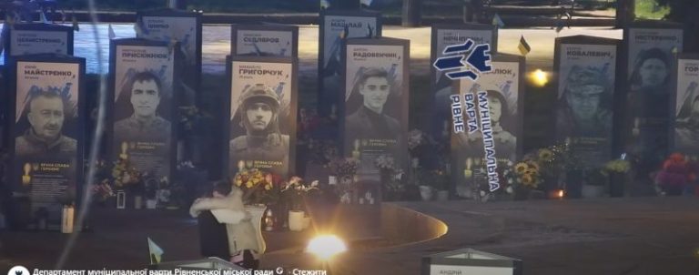 танцював поруч із портретами загиблих Героїв
