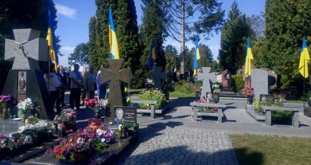 У Рівному закрили в’їзд на кладовище