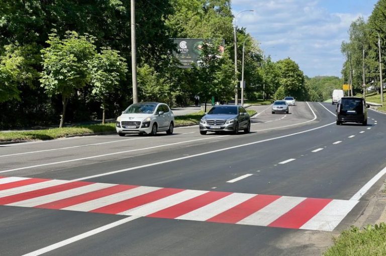 додали третю смугу