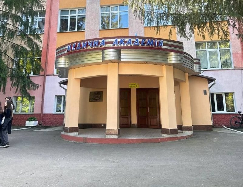 вартість навчання у вишах Рівненщини