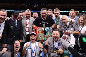 Олександр Усик відмовиться від усіх поясів