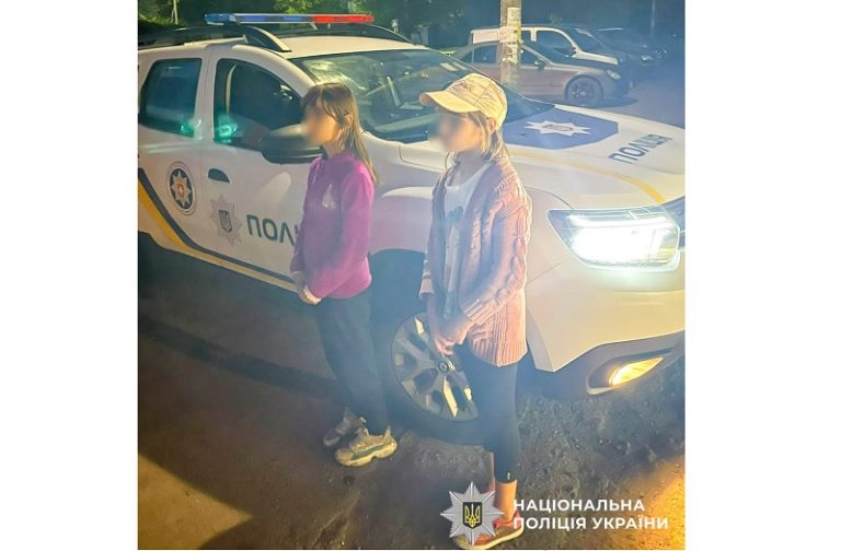 розшукали двох дівчат