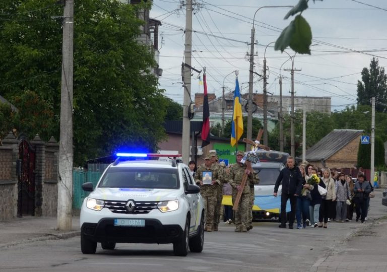 У Здолбунові попрощалися із військовим, якого майже рік вважали зниклим безвісти (ФОТО)