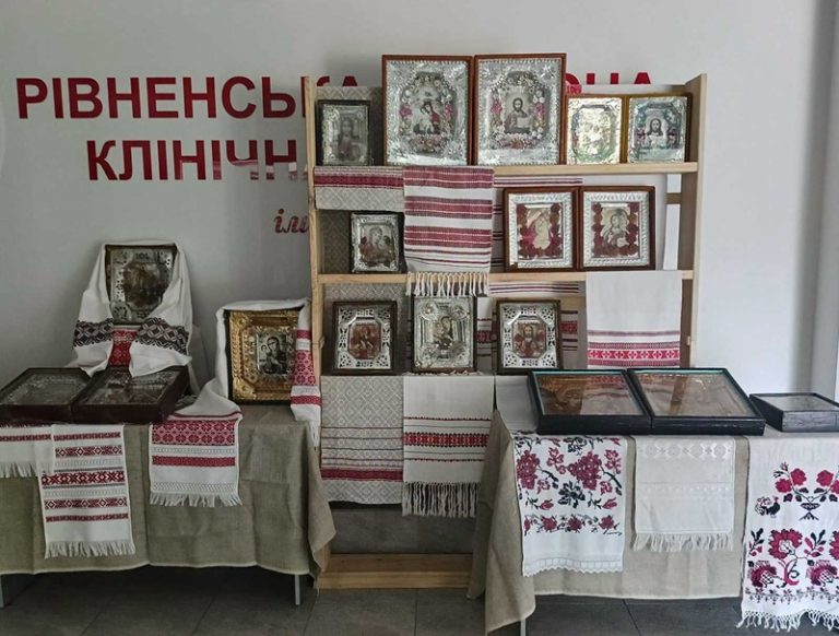 виставка фольгових ікон
