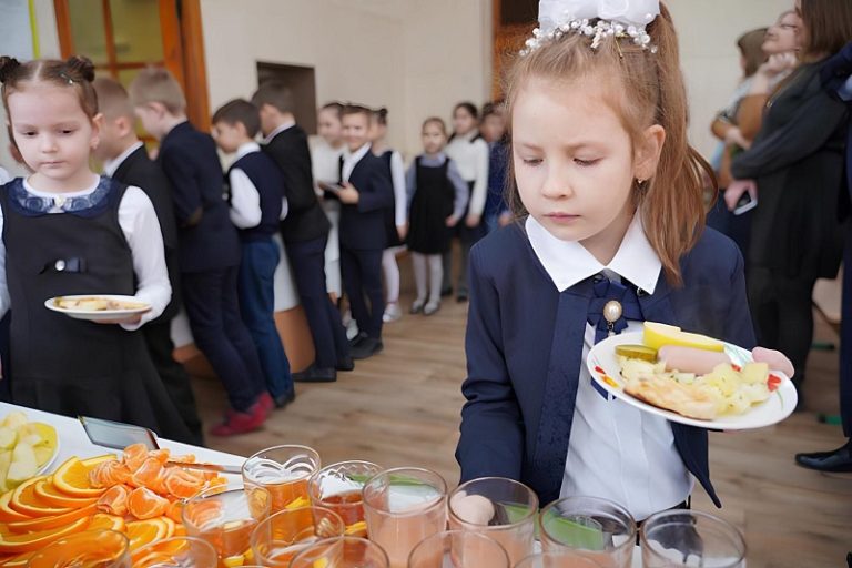 Гаряче харчування для всіх: школи Рівненщини переходять на новий стандарт