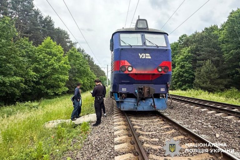 під потягом загинув неповнолітній