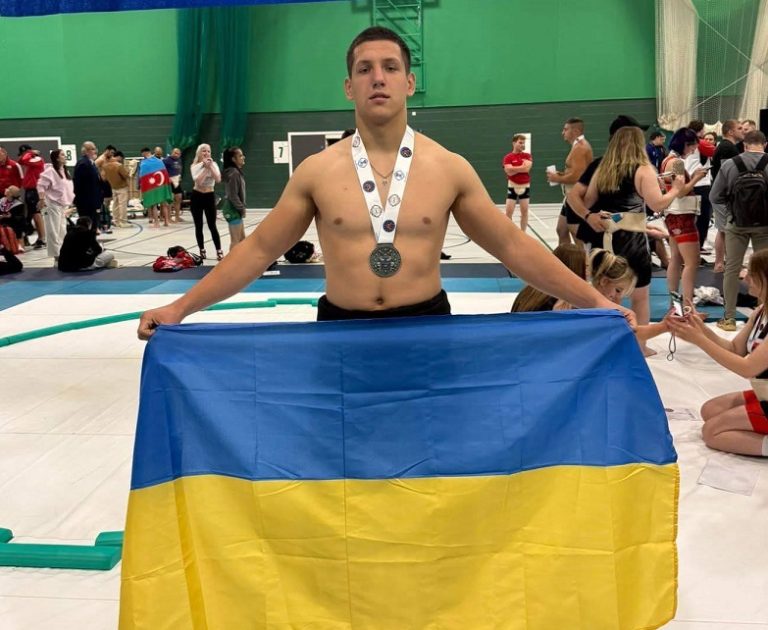 Костопільчанин Денис Біньковський став срібним призером чемпіонату Європи з сумо