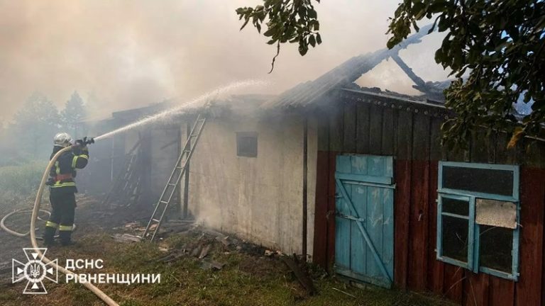 Трагедія у Березнівській громаді: жінка померла від опіків після пожежі