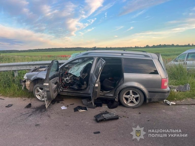 На Волині 15-річна водійка врізалася у відбійник: загинув пасажир