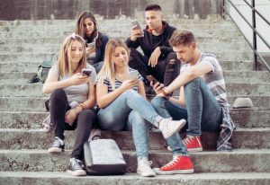 підлітки на літніх канікулах