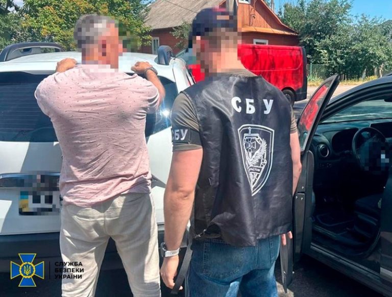У Рівному СБУ викрила лікаря, який купував відстрочки від мобілізації для чоловіків