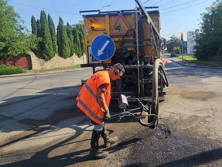 Дорожні роботи у Рівному: на яких вулицях можливі затори