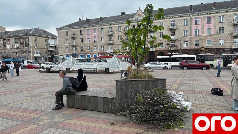 клумби на Театральній площі