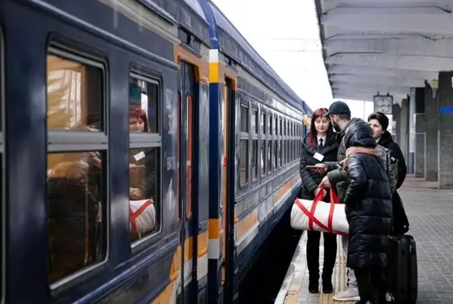 Потяг запізнюється