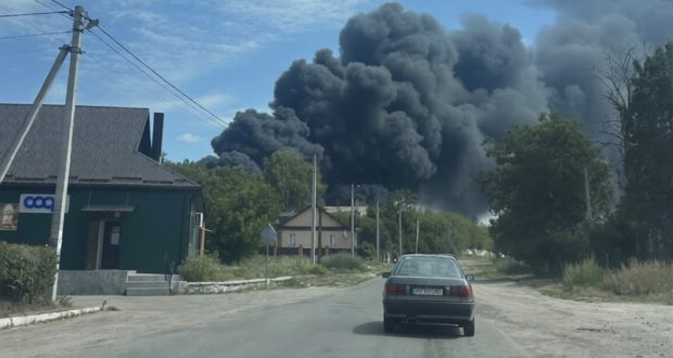 Після масштабної пожежі на Рівненщині є загроза забруднення повітря: що радять жителям
