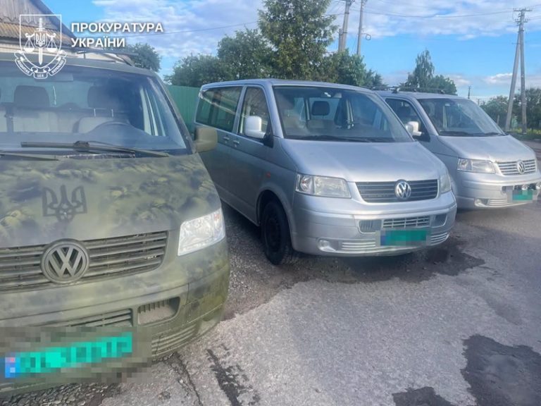 Авто для ЗСУ чи на продаж: на Рівненщині викрили схему з гуманітарною допомогою
