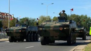 військовий парад у Польщі 15 серпня