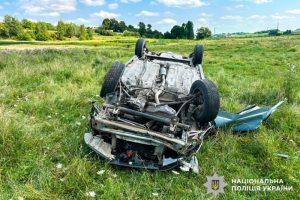 у дтп перекинувся автомобіль