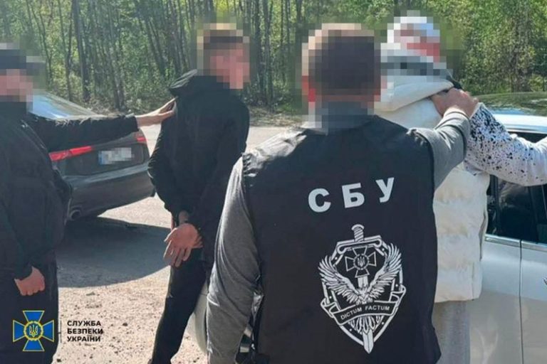 На Рівненщині викрили дорогий маршрут за кордон: трьох чоловіків судитимуть