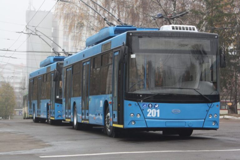 Коли доведеться довше чекати на транспорт у Рівному: актуальні інтервали руху