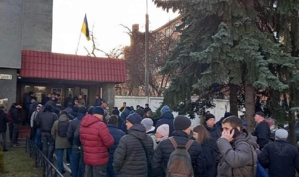 прийшли до військкомату